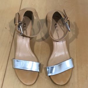 Chinese laundry 8.5 tan silver wedge